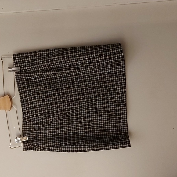 H & M Houndstooth Skirt - Picture 3 of 4